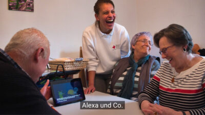 Digitale Nachbarn: Wie Alexa und Co. Älteren im Alltag helfen können